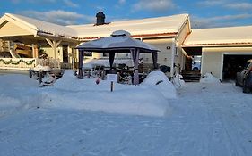 Kjellerleilighet egen inngang.